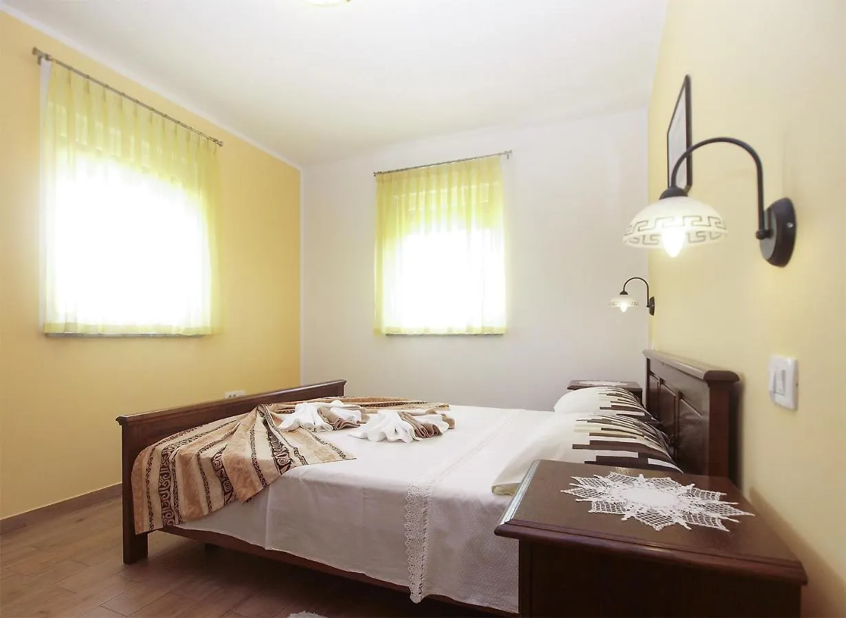 House Marino 2069 Villa Pula 0*,